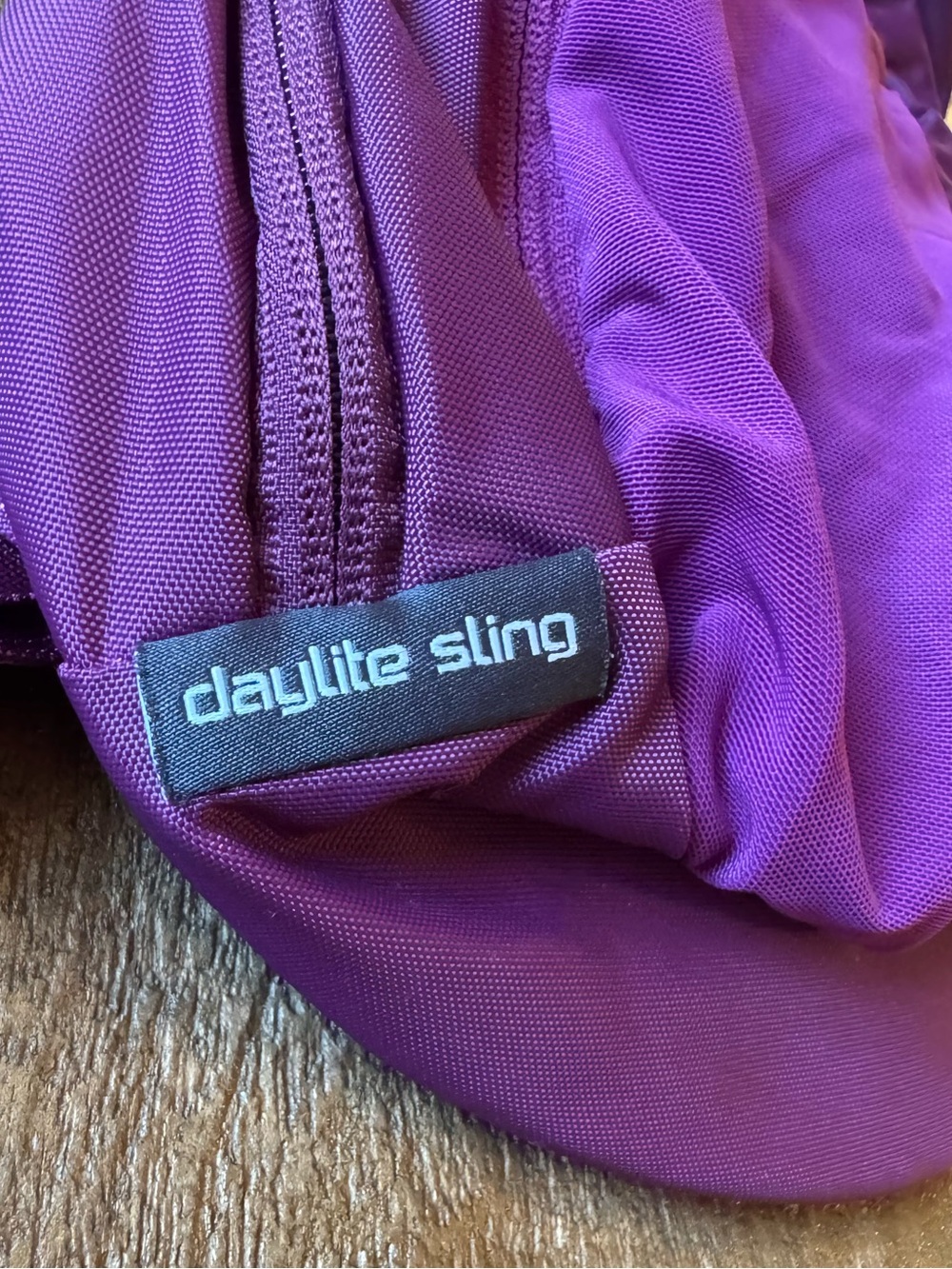 Osprey Daylite Sling in Eggplant Purple - Picture 6 of 6